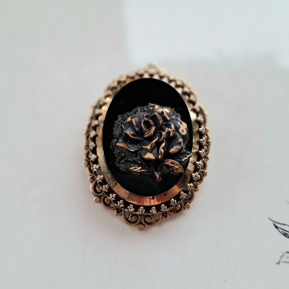 Vintage Celebrity New York Rose Cameo Brooch/Pendant